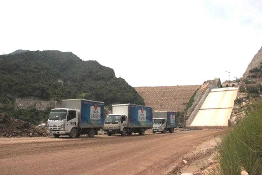 Entrega de agua y hielo en obra en Colombia - Agua Zafiro