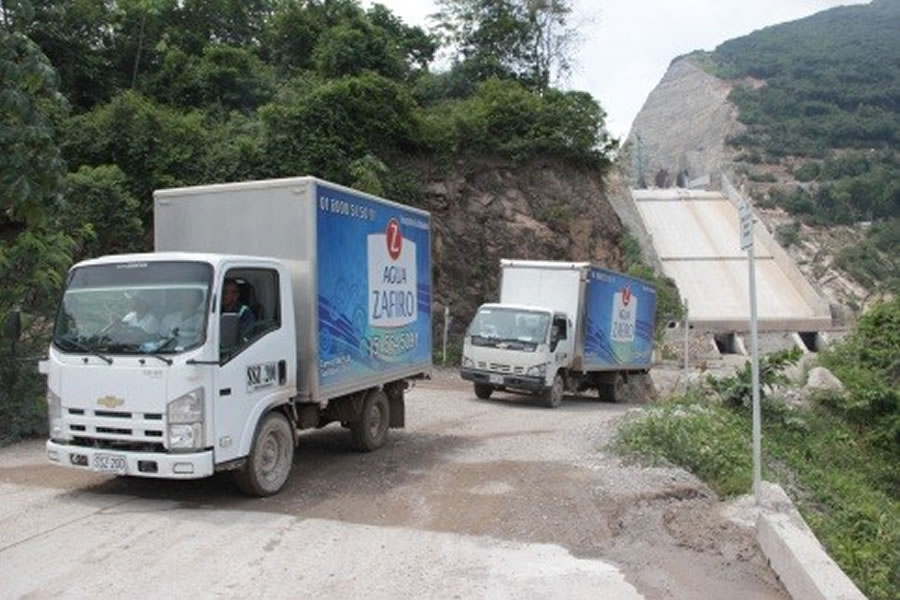 Vehículos para el transporte de agua y hielo en Colombia - Agua Zafiro